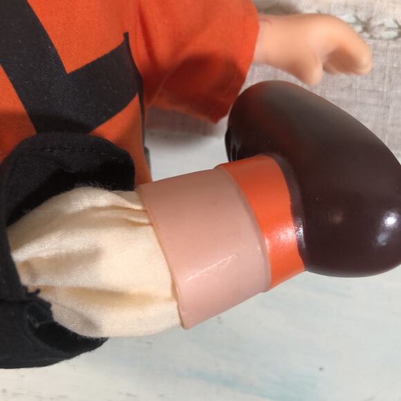 Vintage Peanuts Charlie Brown Movable Musical Doll - It’s a Small World Music - Picture 7 of 10